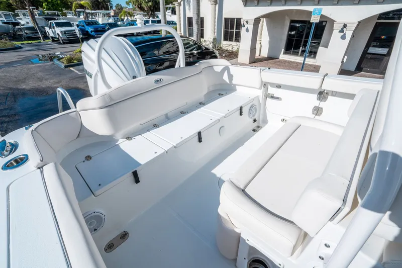 Slide: The Image of Sea Hunt Ultra 255 SE 2024 - 11