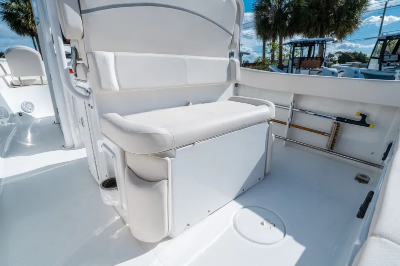 Slide: The Image of Sea Hunt Ultra 255 SE 2024 - 13