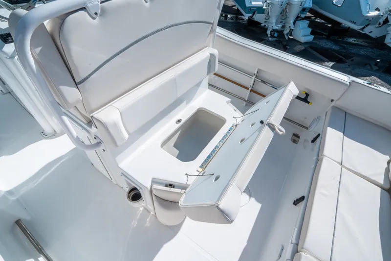 Slide: The Image of Sea Hunt Ultra 255 SE 2024 - 14