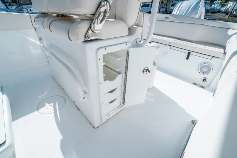 Slide: The Image of Sea Hunt Ultra 255 SE 2024 - 15