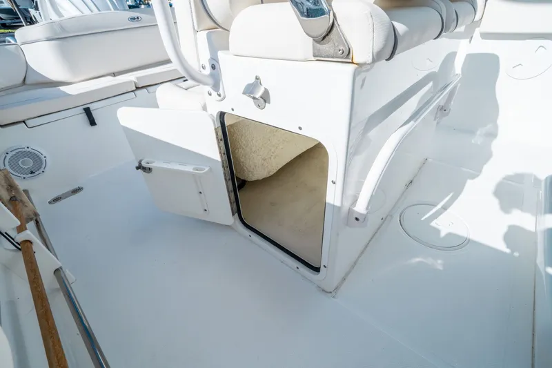 Slide: The Image of Sea Hunt Ultra 255 SE 2024 - 16