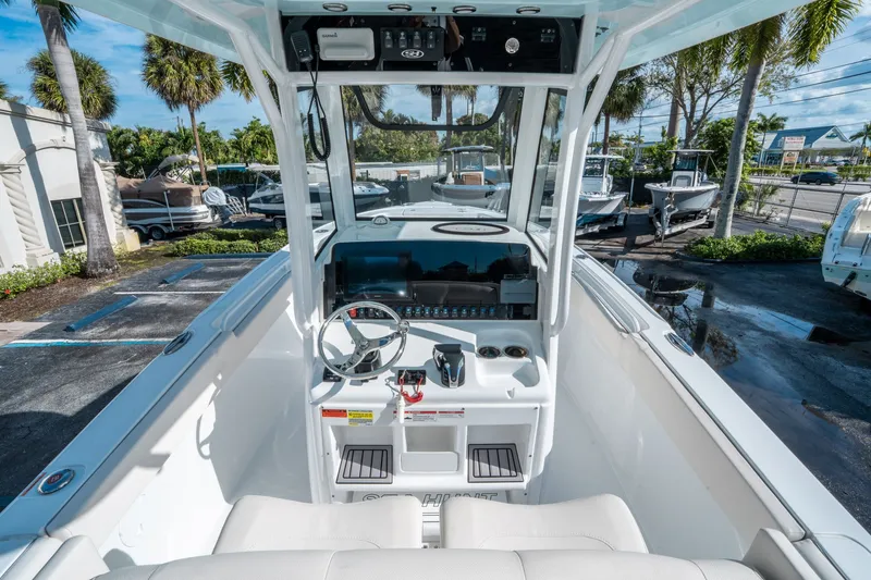 Slide: The Image of Sea Hunt Ultra 255 SE 2024 - 17