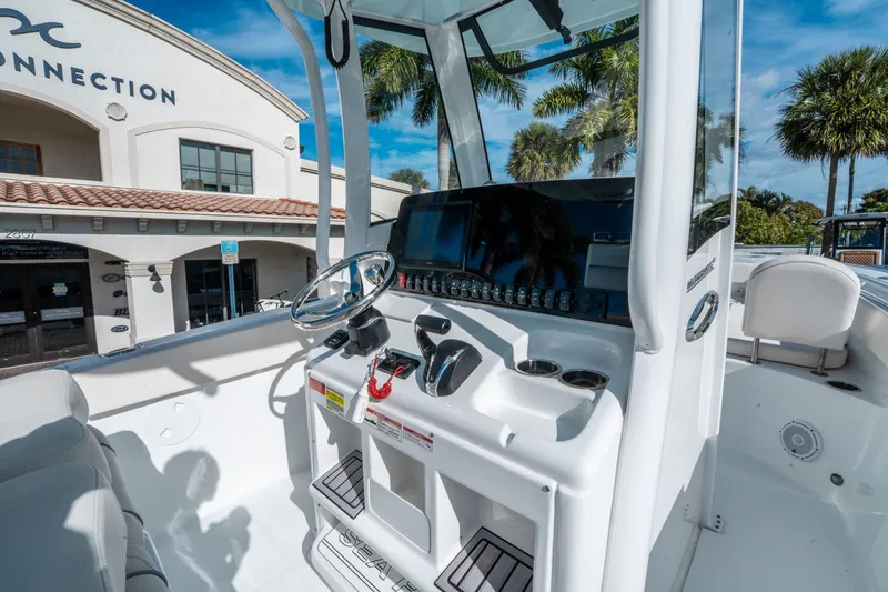 Slide: The Image of Sea Hunt Ultra 255 SE 2024 - 18