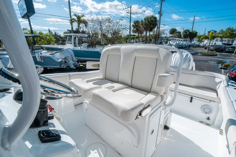 Slide: The Image of Sea Hunt Ultra 255 SE 2024 - 20