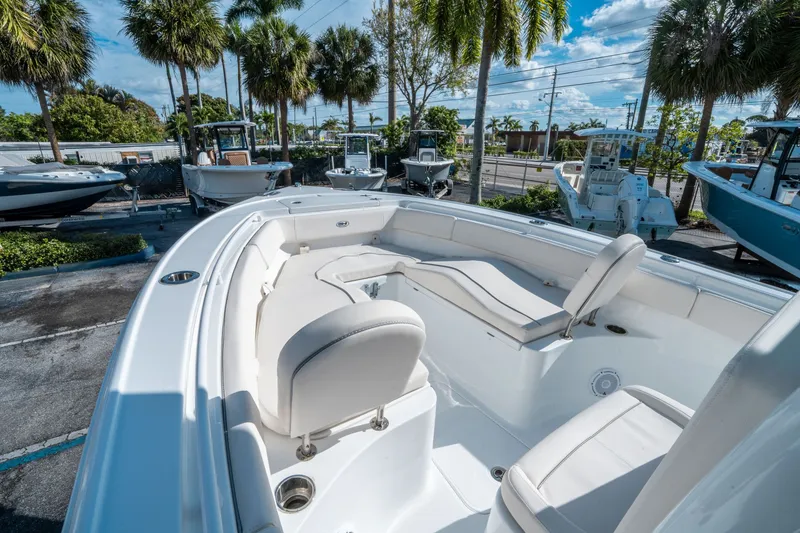 Slide: The Image of Sea Hunt Ultra 255 SE 2024 - 22