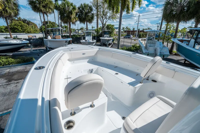 Slide: The Image of Sea Hunt Ultra 255 SE 2024 - 23