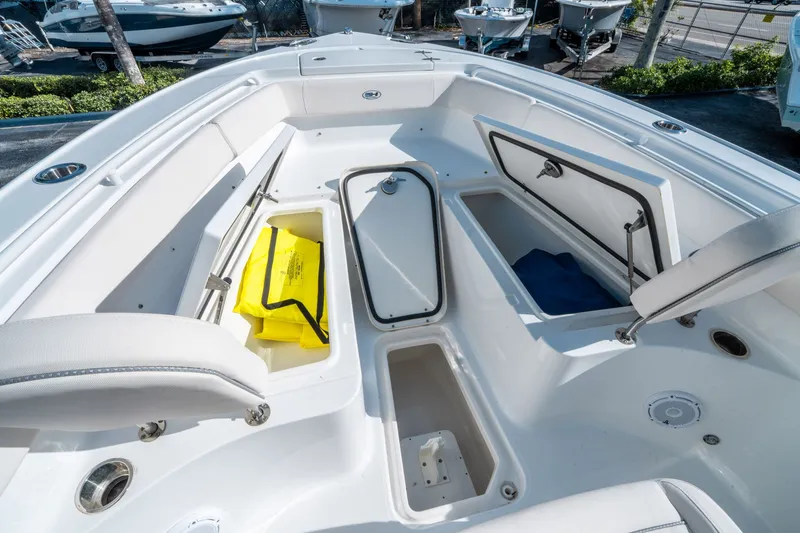 Slide: The Image of Sea Hunt Ultra 255 SE 2024 - 24