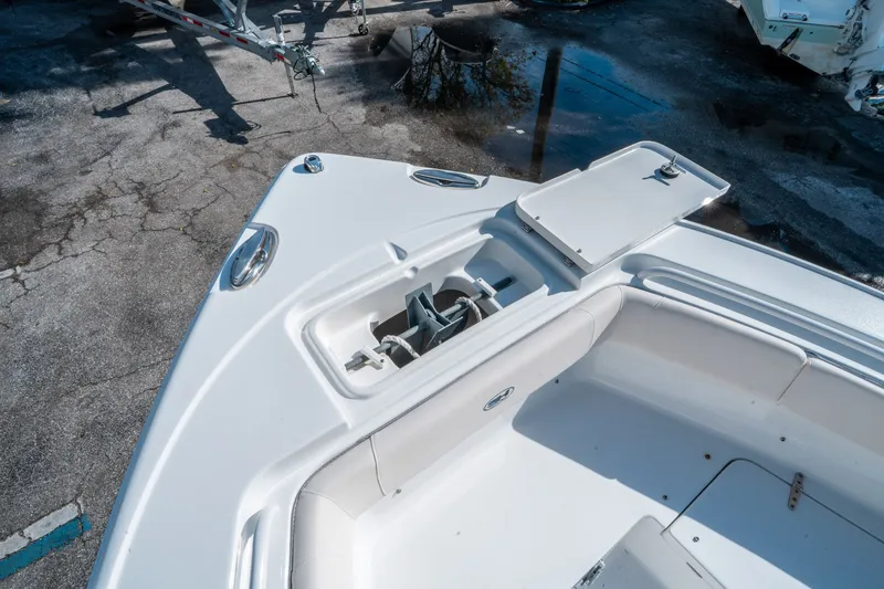 Slide: The Image of Sea Hunt Ultra 255 SE 2024 - 25