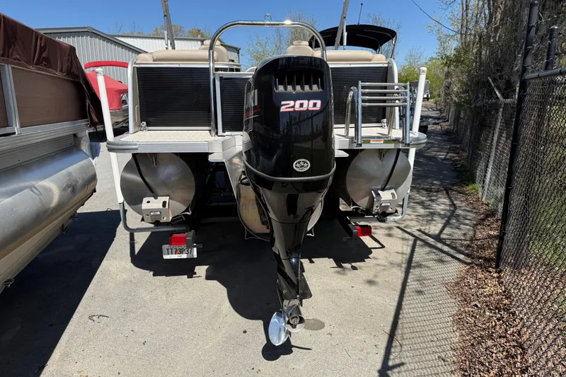 Slide: The Image of 2020 Avalon Catalina Quad Lounge 25' pontoon boat with 200 HP outboard motor. - 21