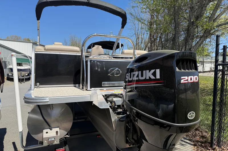 Slide: The Image of 2020 Avalon Catalina Quad Lounge 25' with Suzuki 200 outboard motor. - 22