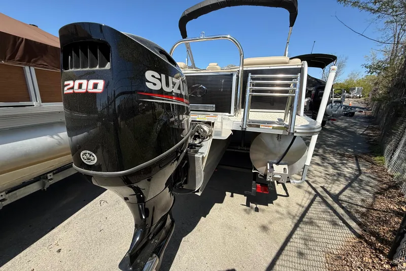 Slide: The Image of 2020 Avalon Catalina Quad Lounge 25' with Suzuki 200 outboard motor. - 23