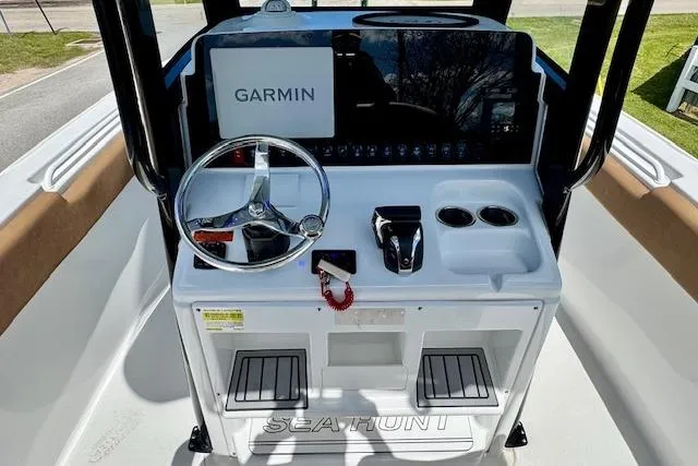 Slide: The Image of Cockpit of 2022 Sea Hunt Ultra 255 SE with Garmin navigation system. - 10