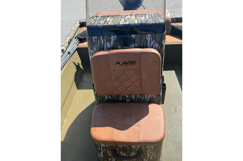 Slide: The Image of Avid 18 Rogue CC 2026 boat seat with camouflage design and brown cushions. - 9
