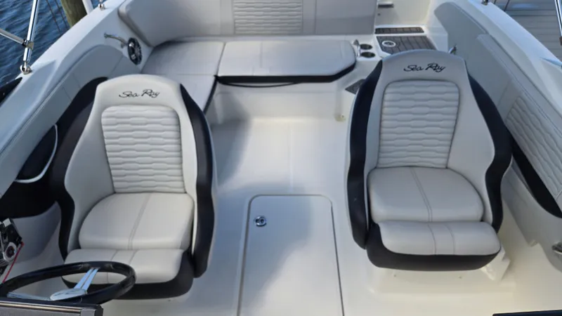 Slide: The Image of Sea Ray SPX 210 Outboard 2023 - 11