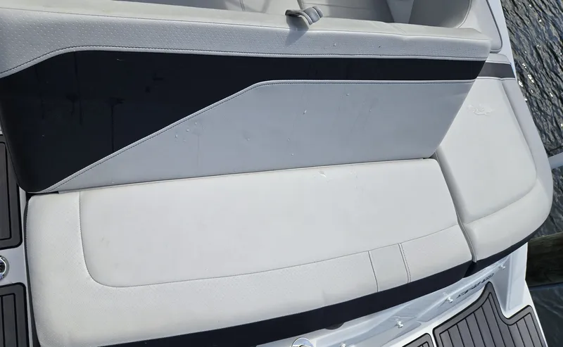 Slide: The Image of Sea Ray SPX 210 Outboard 2023 - 12