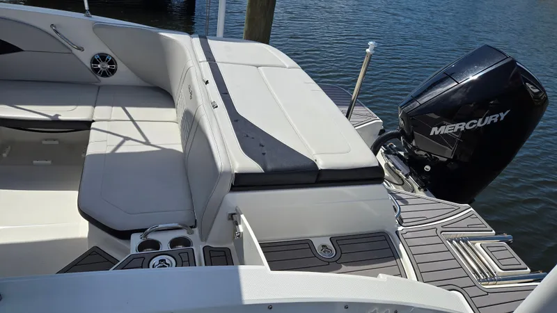 Slide: The Image of Sea Ray SPX 210 Outboard 2023 - 15