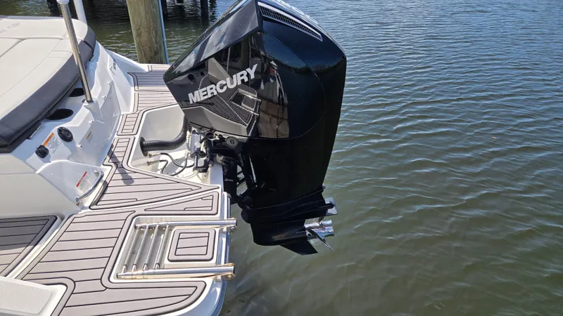 Slide: The Image of Sea Ray SPX 210 Outboard 2023 - 16