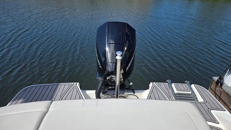 Slide: The Image of Sea Ray SPX 210 Outboard 2023 - 17