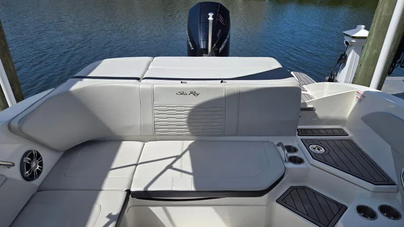 Slide: The Image of Sea Ray SPX 210 Outboard 2023 - 18