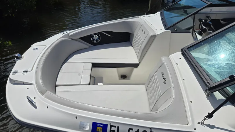 Slide: The Image of Sea Ray SPX 210 Outboard 2023 - 4