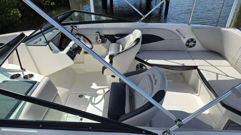 Slide: The Image of Sea Ray SPX 210 Outboard 2023 - 5