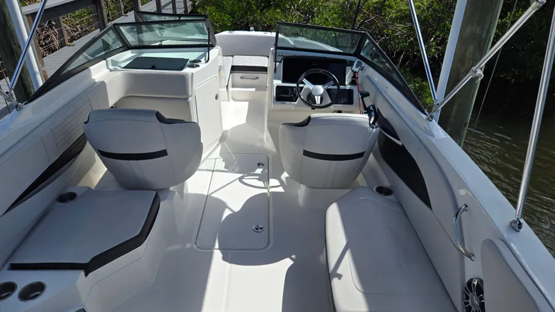 Slide: The Image of Sea Ray SPX 210 Outboard 2023 - 6