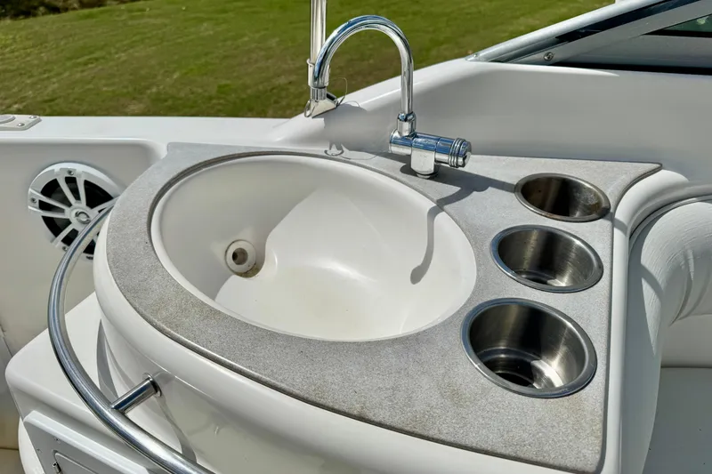 Slide: The Image of 2007 Larson Cabrio 274 boat sink with faucet and cup holders. - 22