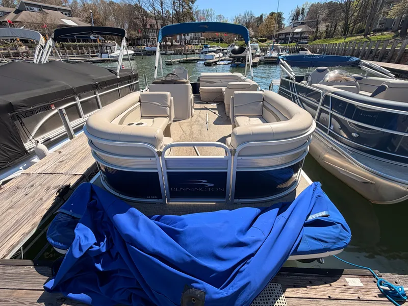 Slide: The Image of Bennington 24SLX 2015 - 13