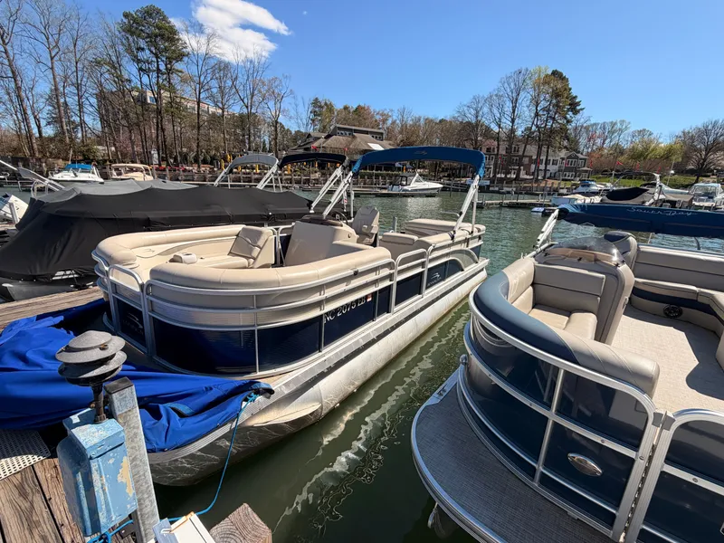 Slide: The Image of Bennington 24SLX 2015 - 14