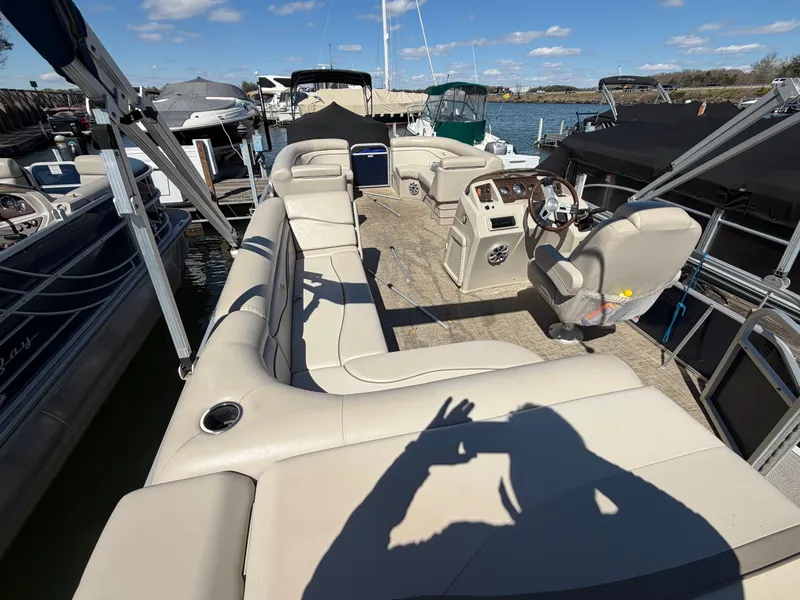 Slide: The Image of Bennington 24SLX 2015 - 2