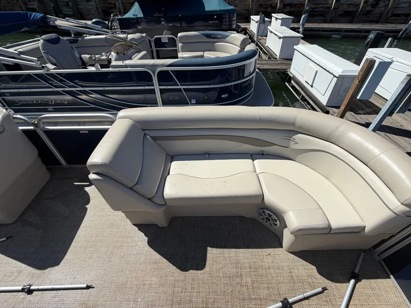 Slide: The Image of Bennington 24SLX 2015 - 9