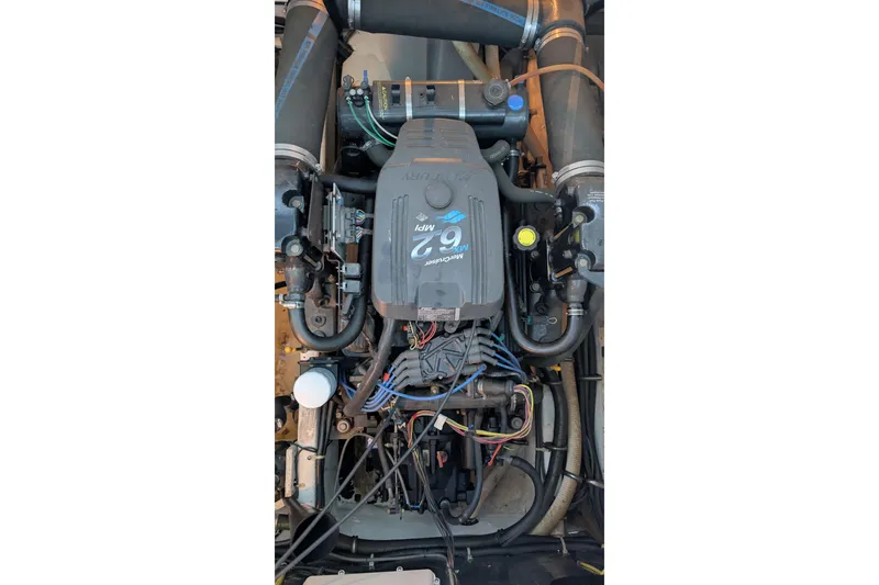 Slide: The Image of Engine of 2004 Maxum 3700 SY boat, featuring MerCruiser 6.2 MPI. - 41