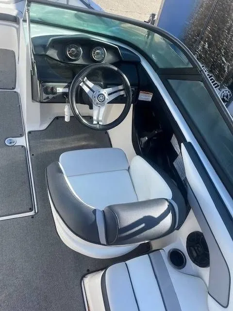 Slide: The Image of Yamaha SX195 2018 - 6