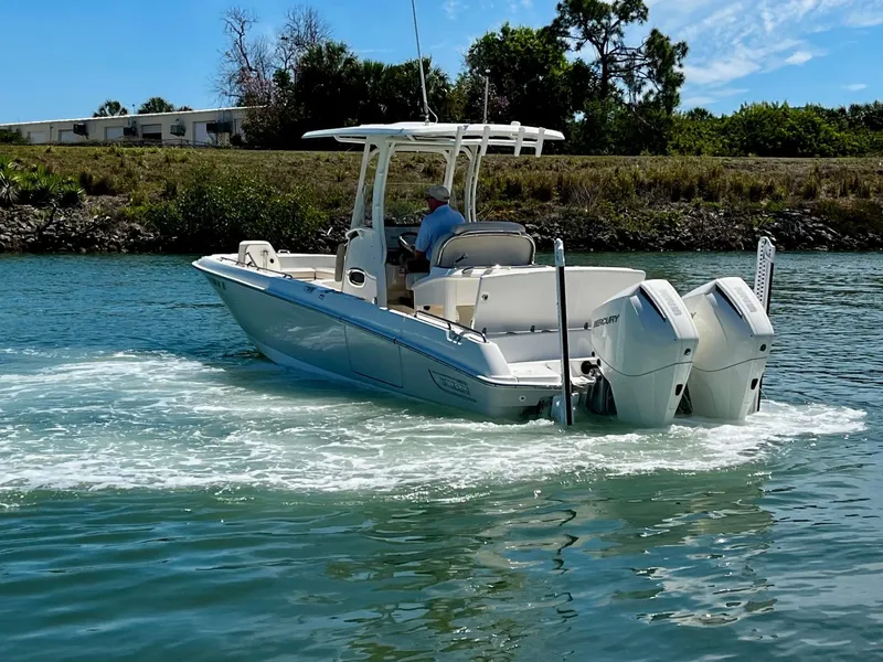 Slide: The Image of Boston Whaler 270 Dauntless 2020 - 10