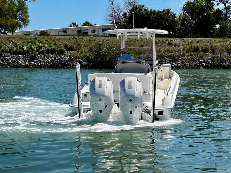Slide: The Image of Boston Whaler 270 Dauntless 2020 - 11