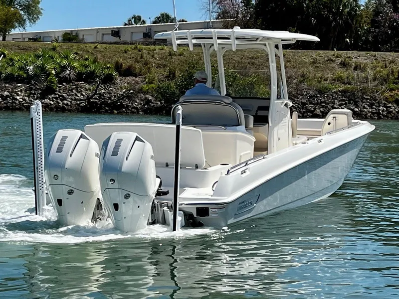 Slide: The Image of Boston Whaler 270 Dauntless 2020 - 12