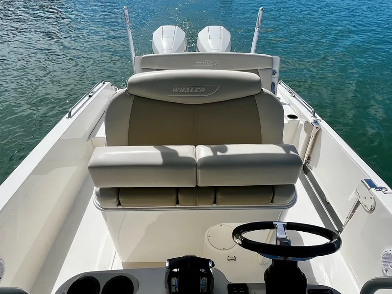 Slide: The Image of Boston Whaler 270 Dauntless 2020 - 19