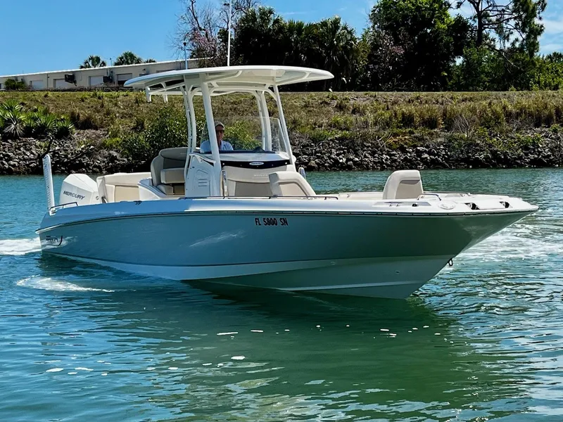 Slide: The Image of Boston Whaler 270 Dauntless 2020 - 2