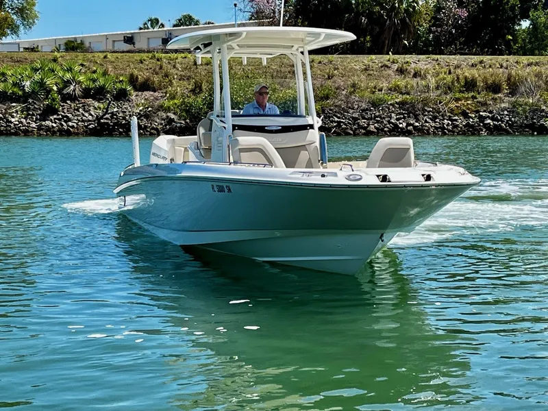 Slide: The Image of Boston Whaler 270 Dauntless 2020 - 3