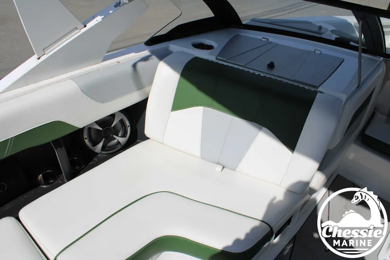 Slide: The Image of Malibu Wakesetter 20 VTX 2021 - 13