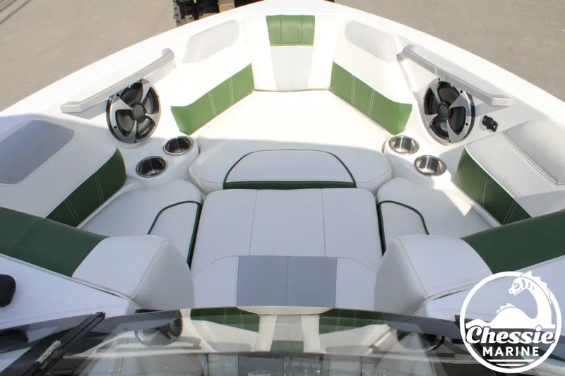 Slide: The Image of Malibu Wakesetter 20 VTX 2021 - 22