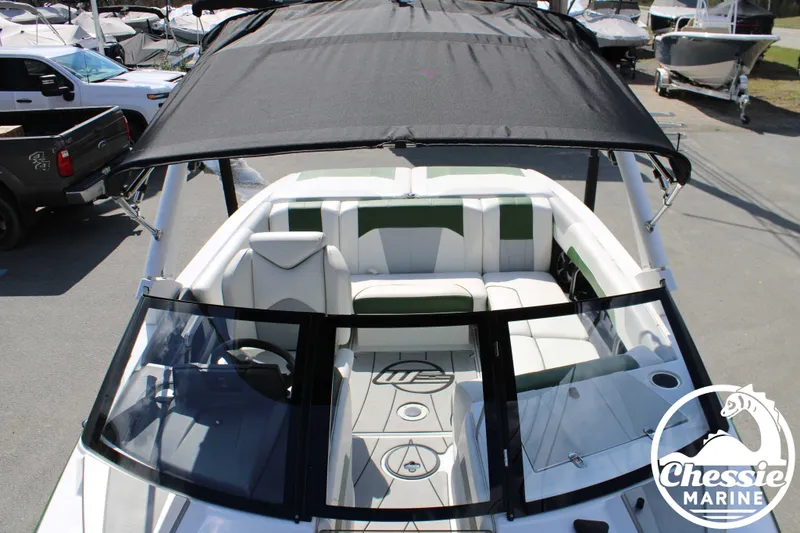 Slide: The Image of Malibu Wakesetter 20 VTX 2021 - 24