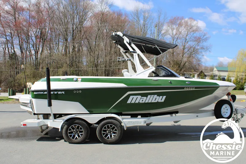 Slide: The Image of Malibu Wakesetter 20 VTX 2021 - 6