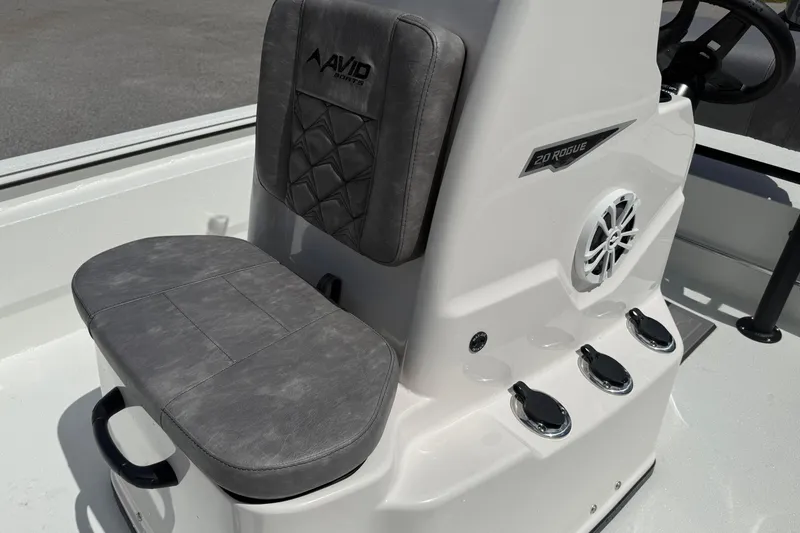 Slide: The Image of Avid 20 Rogue CC 2026 boat seat with speaker and controls. - 21