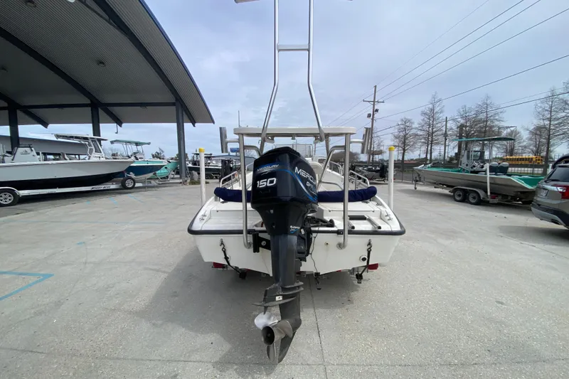Slide: The Image of 2000 Boston Whaler Dauntless 18 with Mercury 150 outboard motor at a marina. - 4