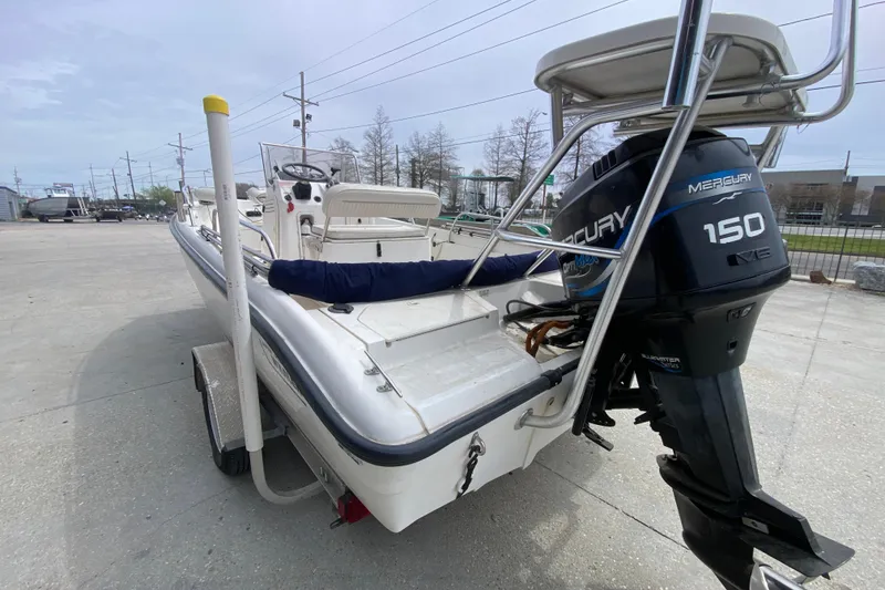 Slide: The Image of 2000 Boston Whaler Dauntless 18 boat with Mercury 150 engine on trailer. - 5
