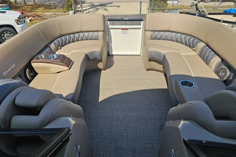 Slide: The Image of Luxurious interior of 2025 Bennington QX 27 QXSBWA X2 Swingback pontoon boat. - 19