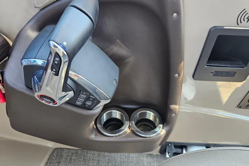 Slide: The Image of Control panel of 2025 Bennington QX 27 QXSBWA X2 Swingback with cup holders. - 23