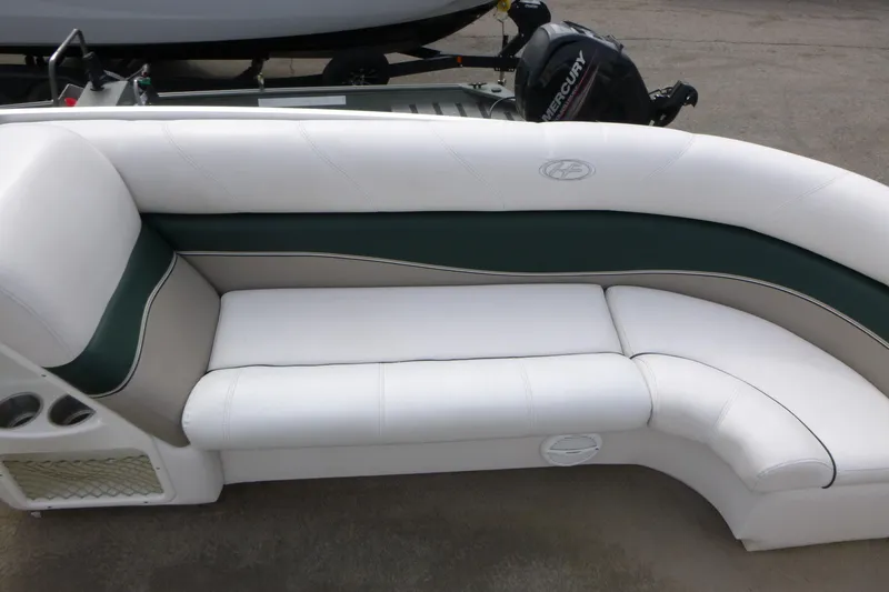Slide: The Image of 2006 Harris FloteBote Crowne 250 boat seating with white and green upholstery. - 8