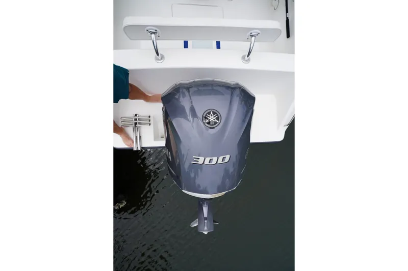 Slide: The Image of Top view of a 2015 Stuart 26 boat with a Yamaha 300 outboard motor. - 18